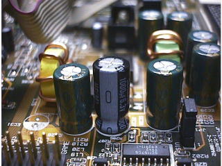 電子部品の塊 マザーボードの修理